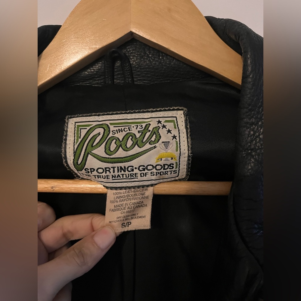 Vintage ROOTS Sporting Goods 100% Leather Jacket - Small Unisex - Picture 3 of 12